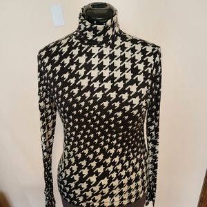 Digital houndstooth stretchy turtleneck